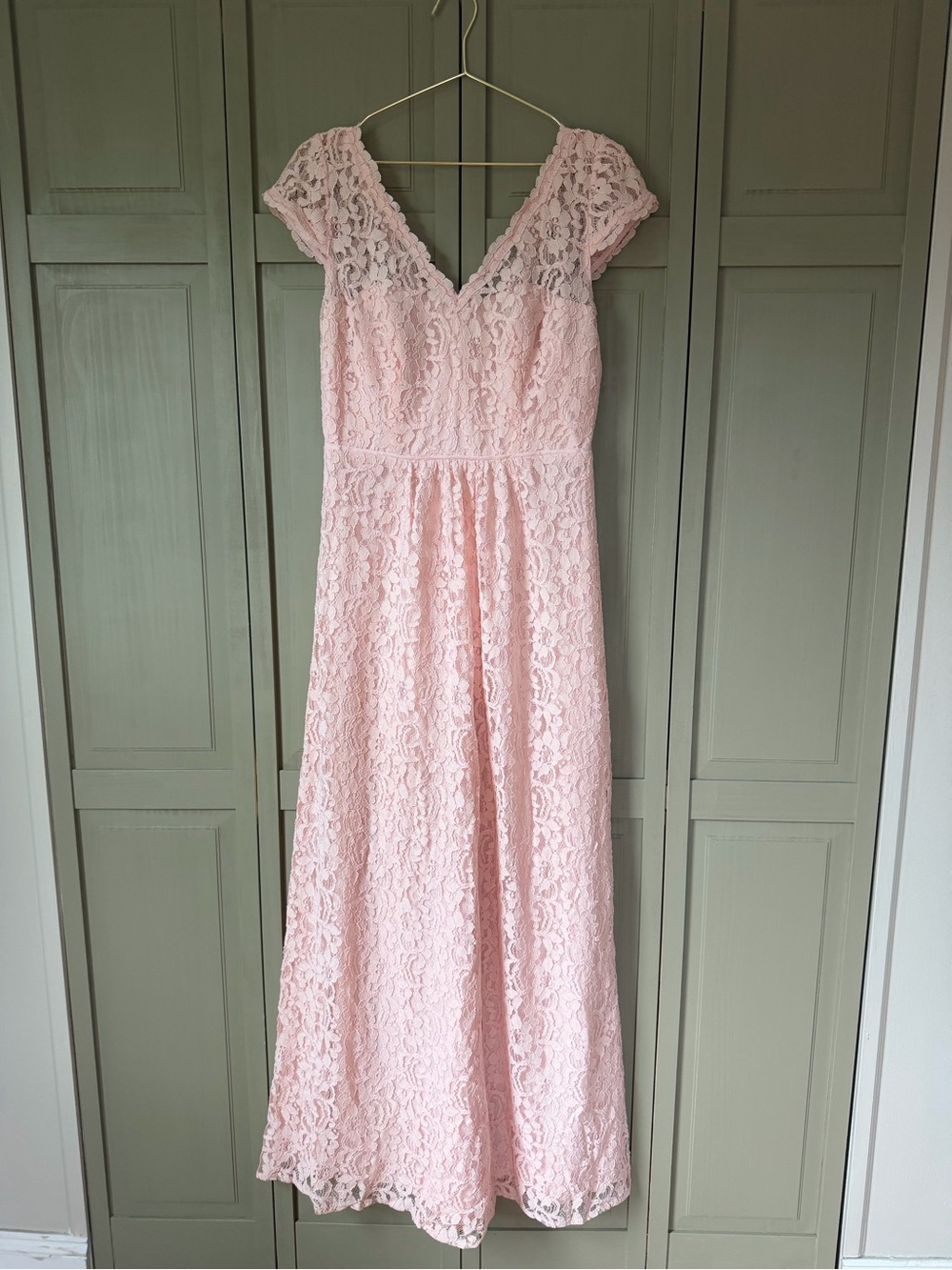 David’s Bridal Dress. Beautiful lace evening gown. Party. Wedding guest.…